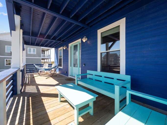 Main Entrance - Foyer Deck - Oceanside