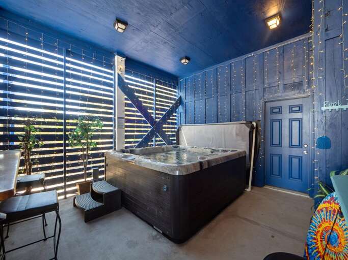 Outdoor Tiki Bar Area with Hot Tub