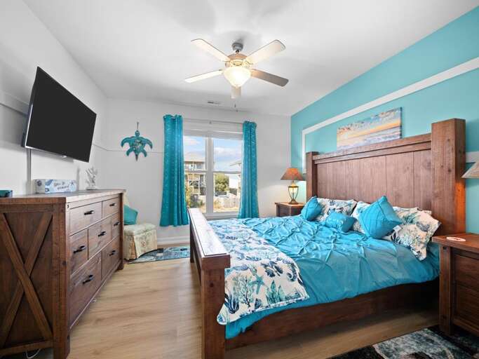 Floor 1 - King Bedroom with Private Bathroom