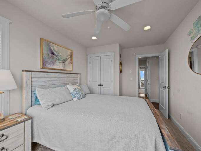 1st Level Queen Bedroom - Streetside