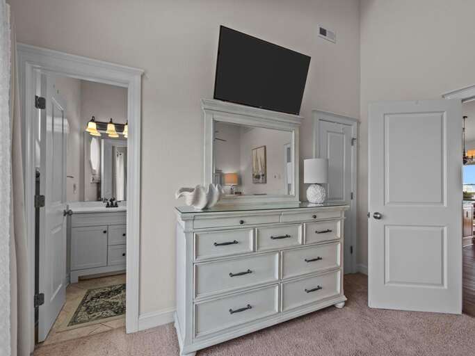 2nd Level King En Suite