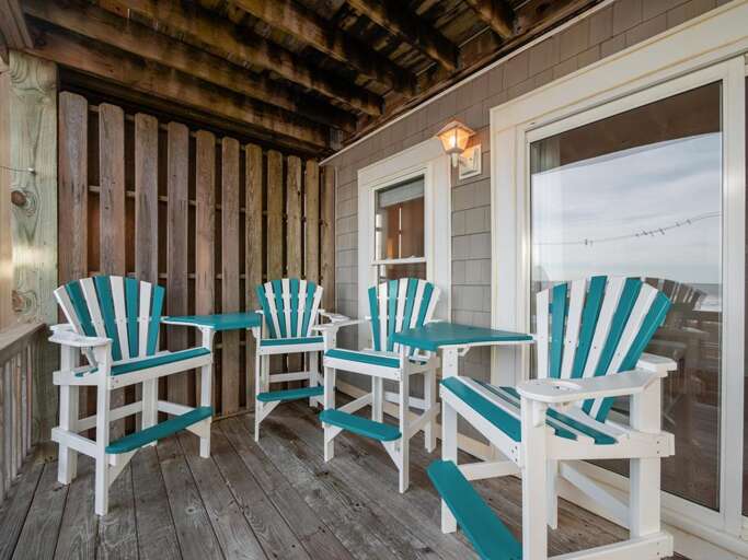 1st Living Level off 1st Floor King En Suite