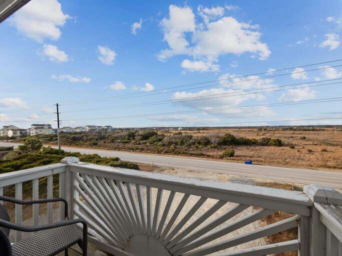 Deck off 2nd Level En Suite