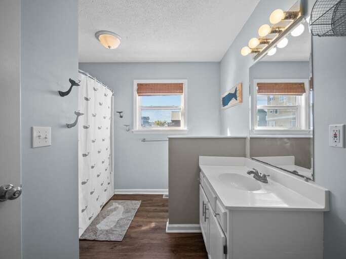 1st Level Full Bath - Tub and Shower