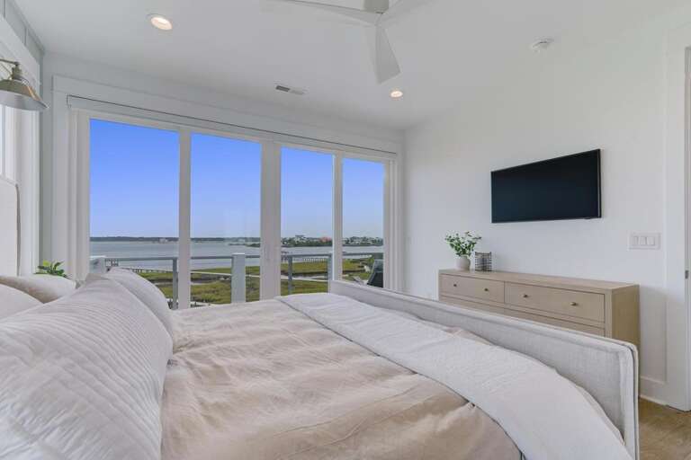 Top Level King Master - Waterviews