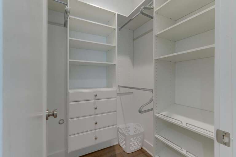 1st Level King - Walk-in Closet