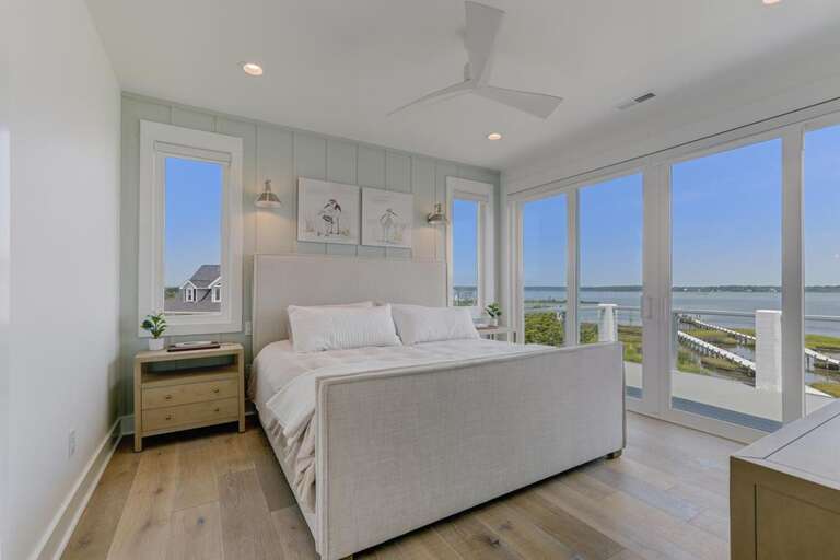 Master Bedroom - Top Level - King - Deck Access