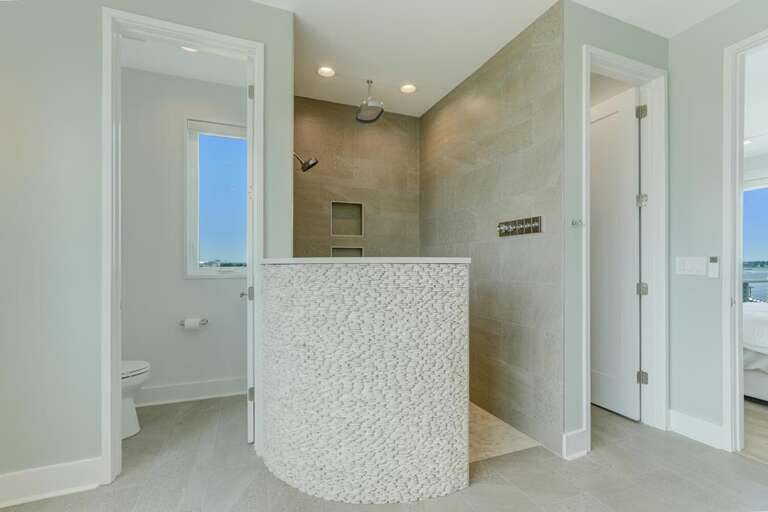 Upper Level Master Bath (2)