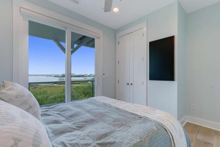 1st Level Queen - Water Views