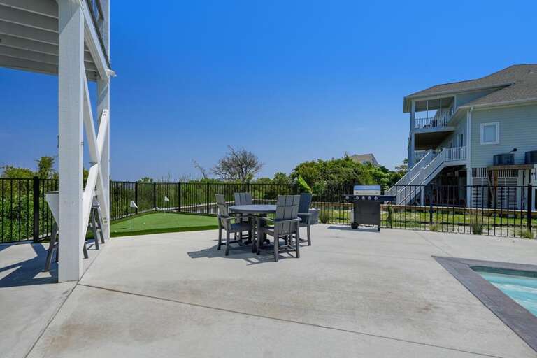 Outdoor Grilling and Dining