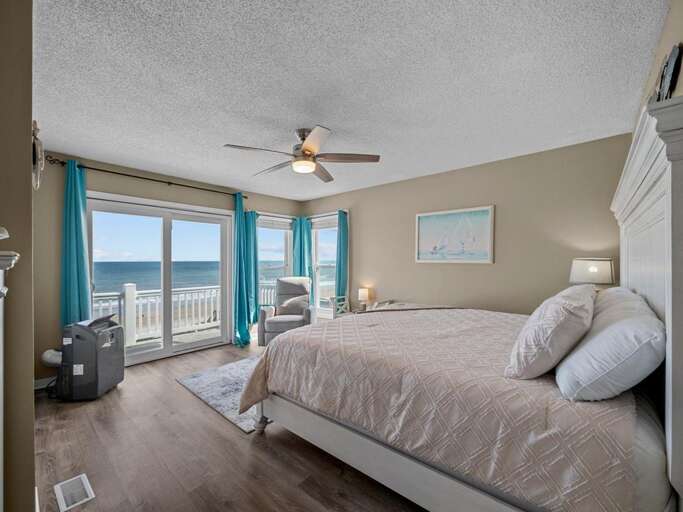 Master Bedroom - Top Floor - King Bed