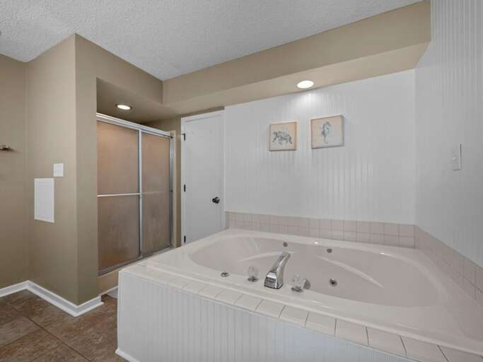 Master Bath - Walk-in Shower and Soaking Tub