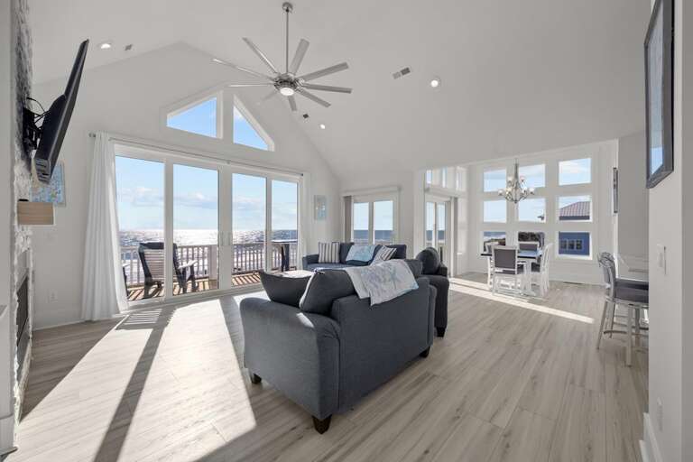 Large Expansive Living Area