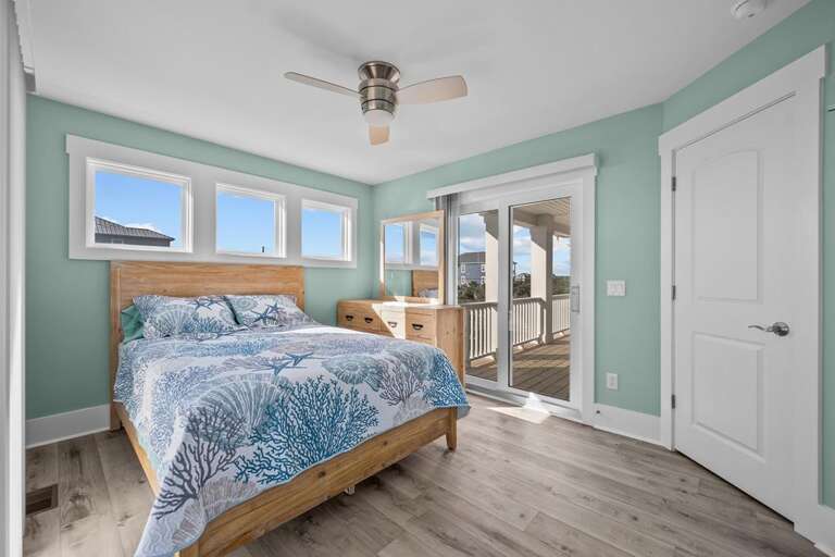 Bedroom 4 - Queen Bed