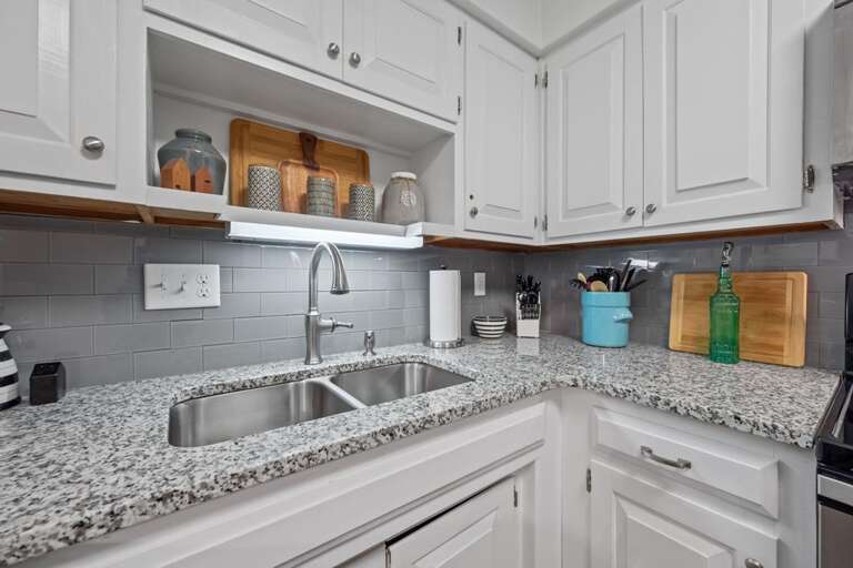 Kitchen - Subway Tile Backsplash