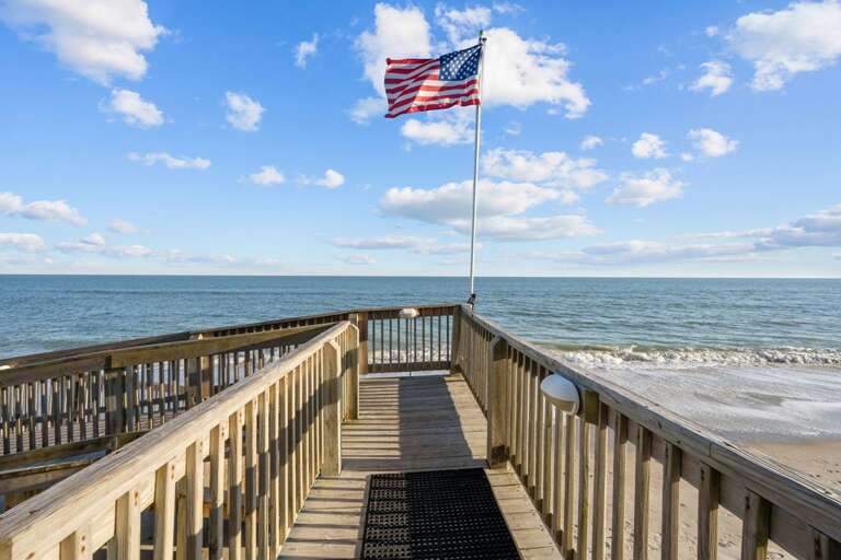 Private Beach Access at Shipwatch