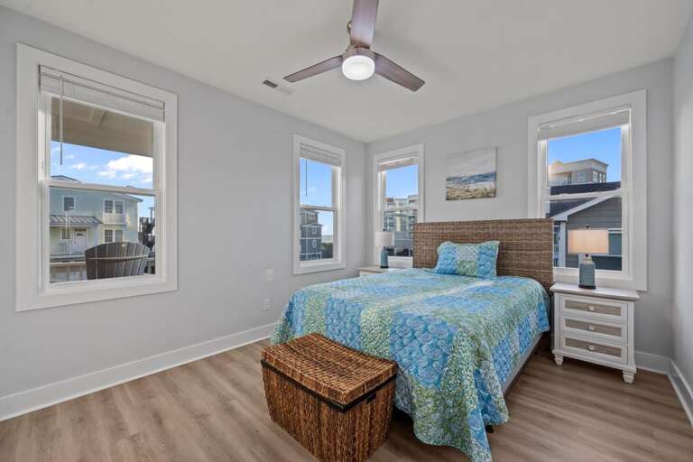 Top Level Queen - Southside - Oceanfront
