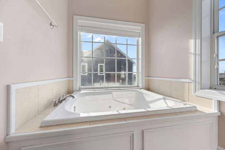 King Bedroom - Jetted Tub - Living Room Level