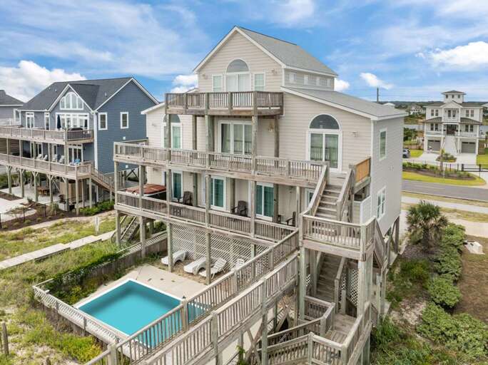 Relaxing Pool and Hot Tub