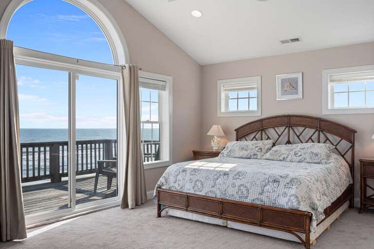 Top Level King - Private Deck Access