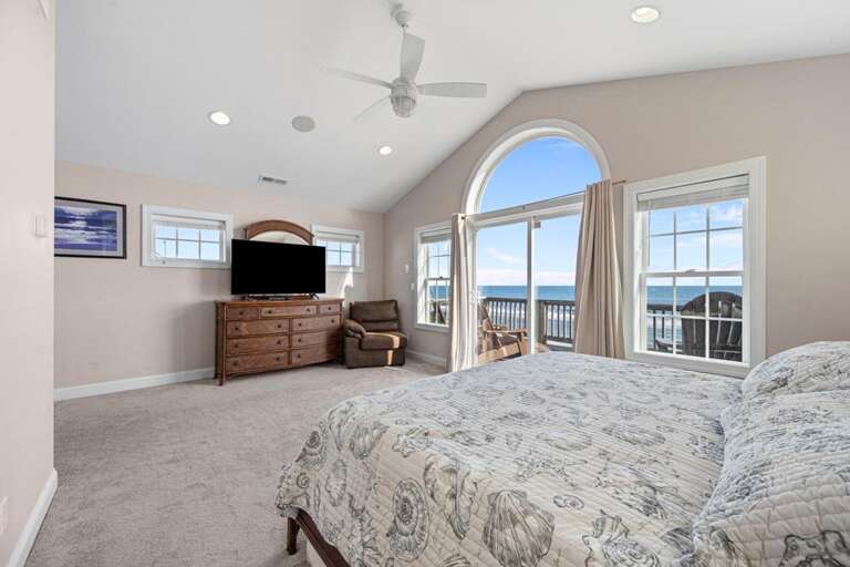 Top Level King Master - Private Oceanfront Deck