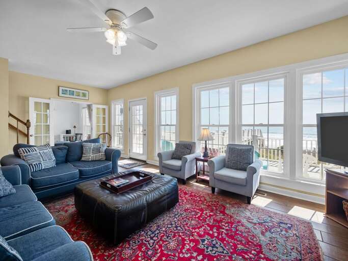 Living Area - Walls of Glass - Oceanviews