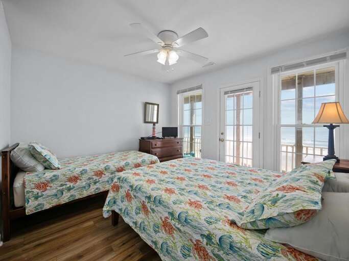 2nd Level - Center House - Queen and Twin - Beach Access
