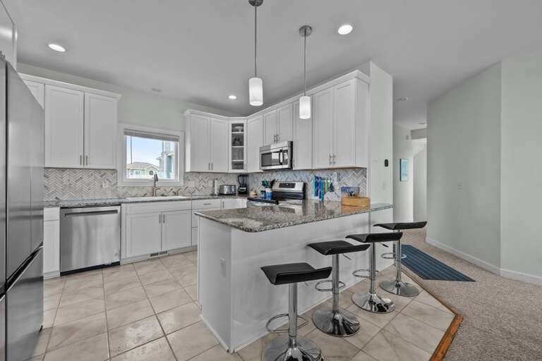 Kitchen - Extra Dining Space at Bar