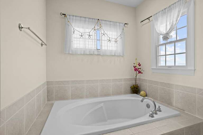 Master Bath - Tub