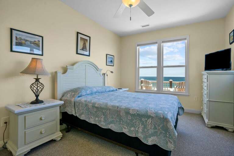 Master Bedroom with Queen - Top Level