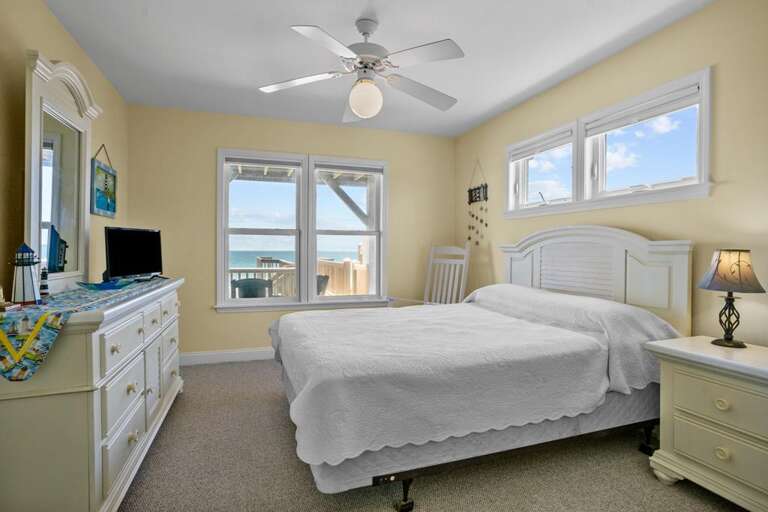 Bedroom 3 - Queen Bed