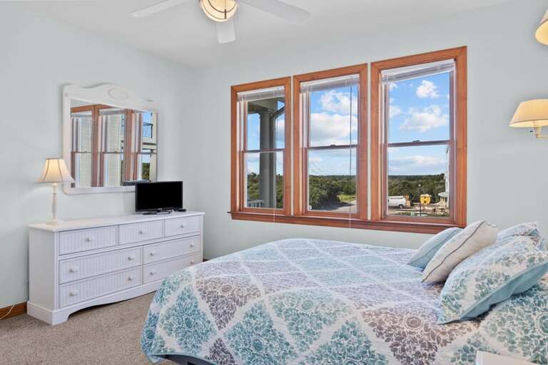 Bedroom 2 with Queen Bed