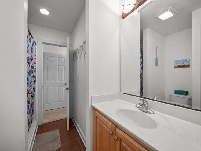 1st Level Full Bath (2)