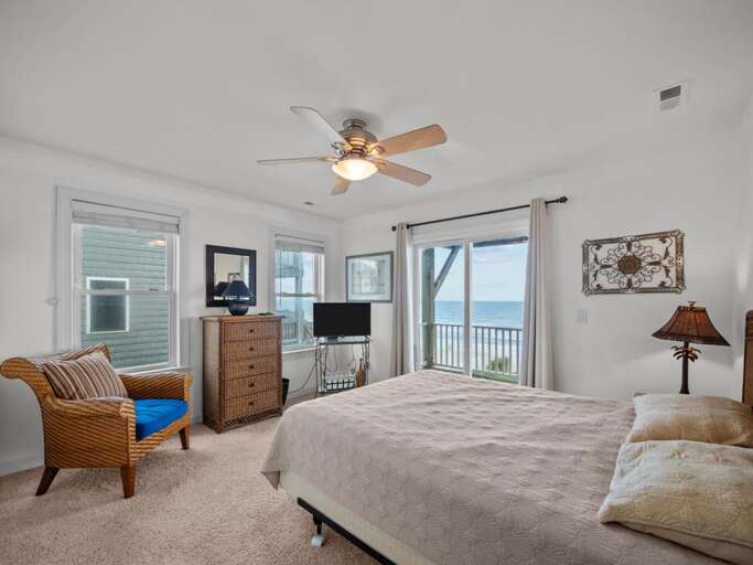 1st Level Oceanfront - Queen