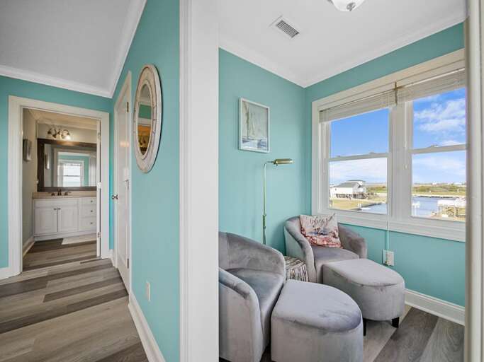 Master - Seating Area