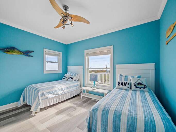 1st Level Bedroom - Twins