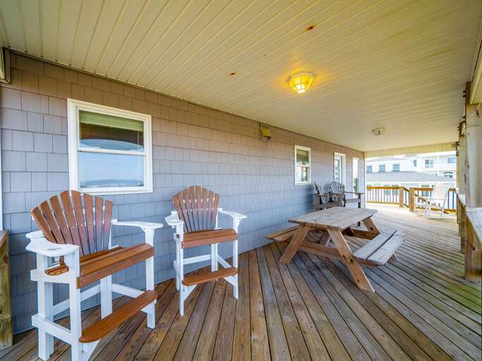 Waterfront Covered Porch - Canal Side