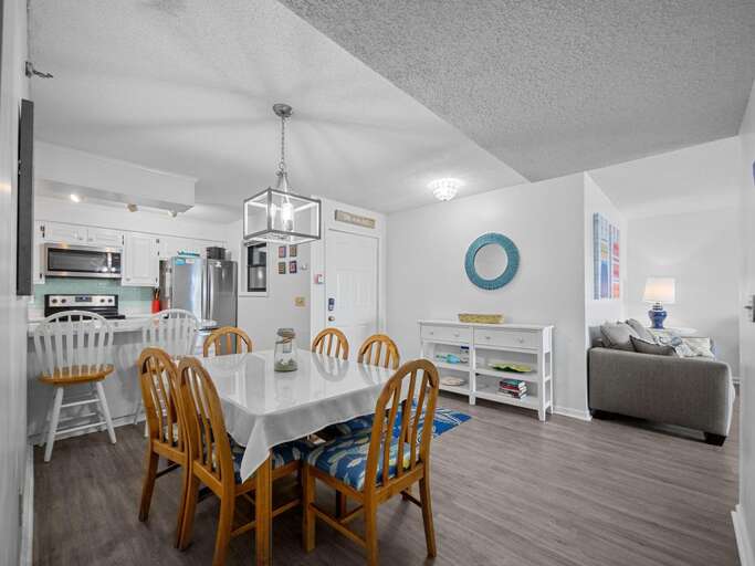 Dining for 6 at Table and 2 at Bar Area