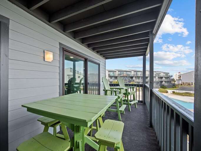 Lots of Confortable Seating - Extra Dining Space