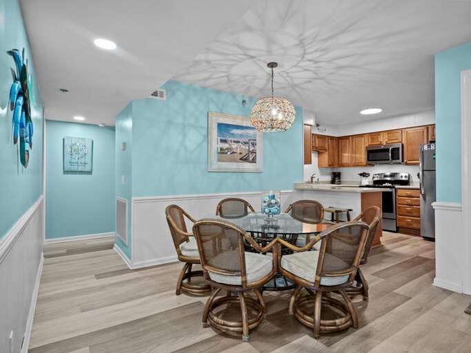 Dining Area and Kitchen Bar