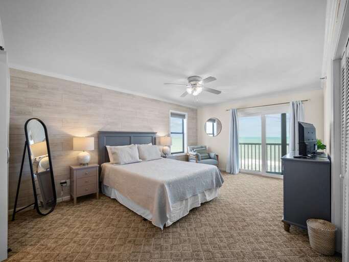 Master Bedroom - Queen - Oceanfront
