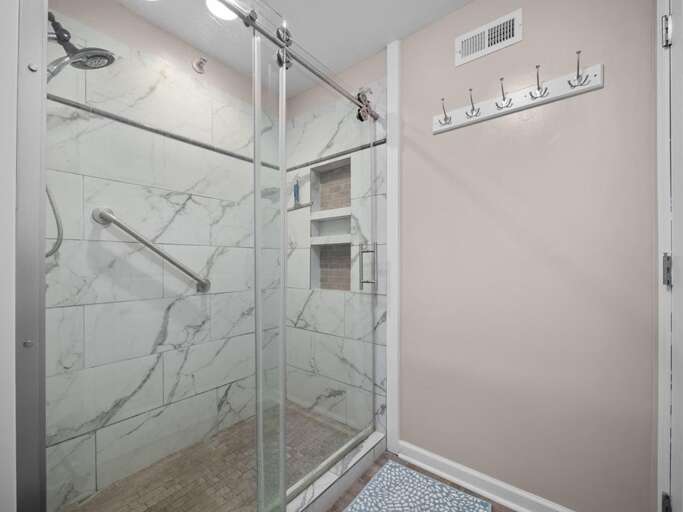 Master - Walk-In Shower