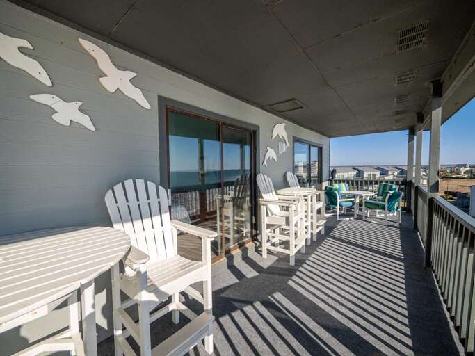 Large Covered Deck - Comfortable Seating
