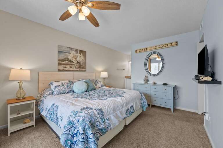 Bedroom 1 - Master - King Bed