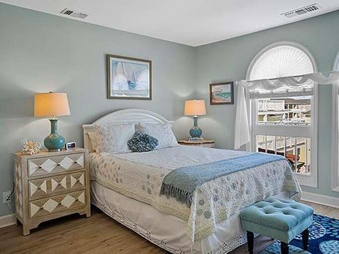 Master Suite with Queen Bed