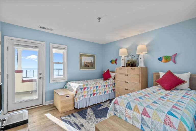 Bedroom 3 - 2 Twins - Balcony Access