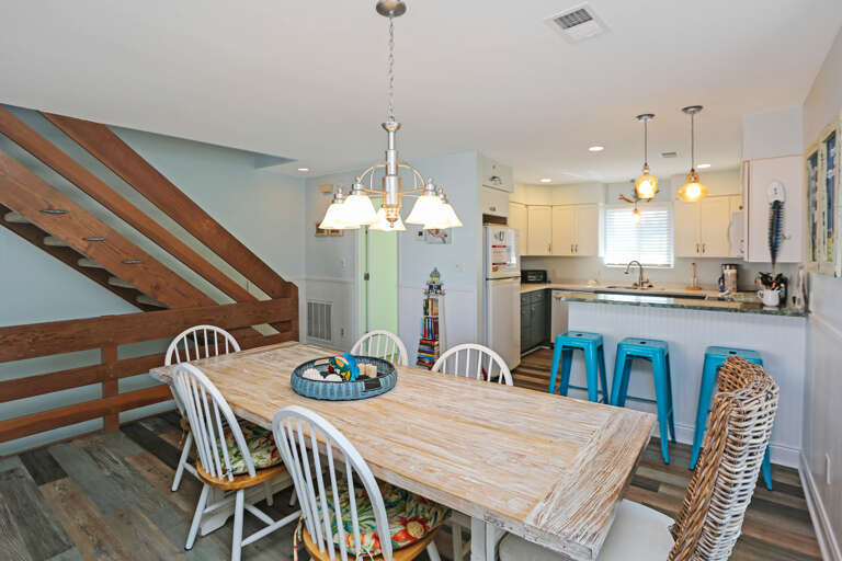 Dining & Bar Seating