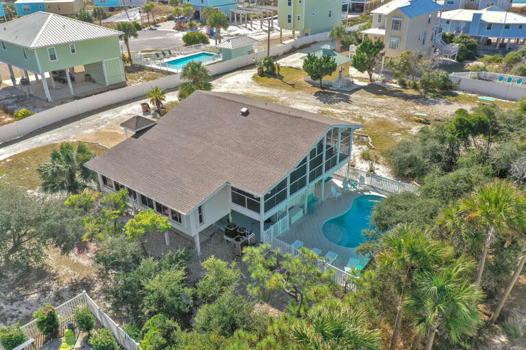 Cape Haus - Screened Back Deck & Private Pool