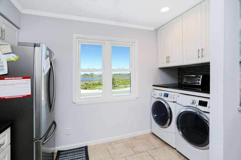 Kitchen with Laundry Kitchen with Laundry