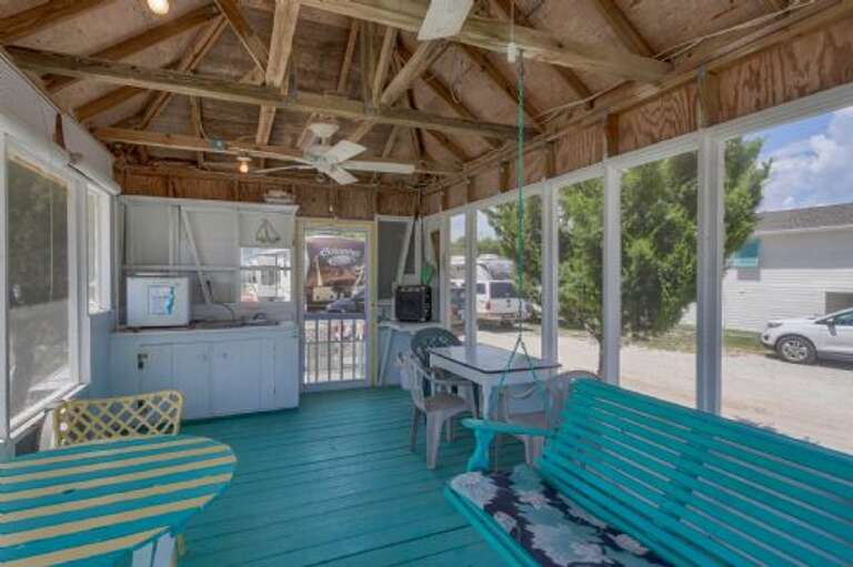 Inside_Common_Screen_Porch Inside_Common_Screen_Porch